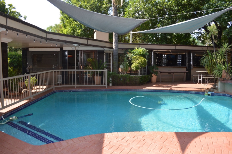 8 Bedroom Property for Sale in Flamwood North West